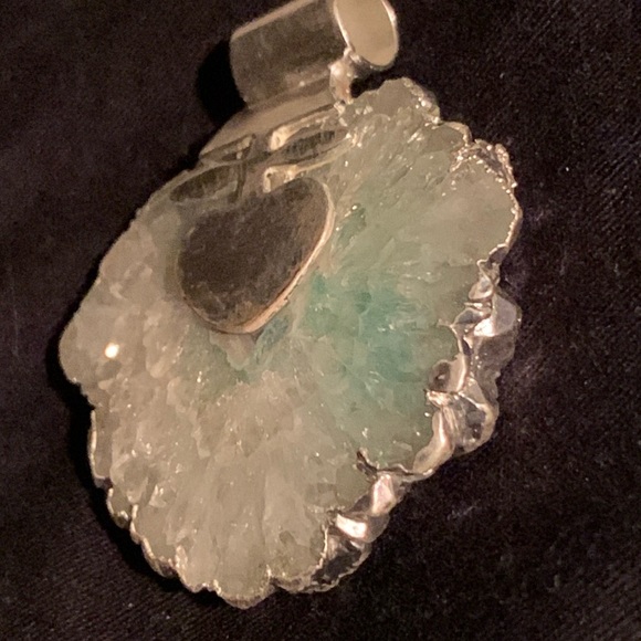 Mint green crystal Druzy pendant - Picture 7 of 11